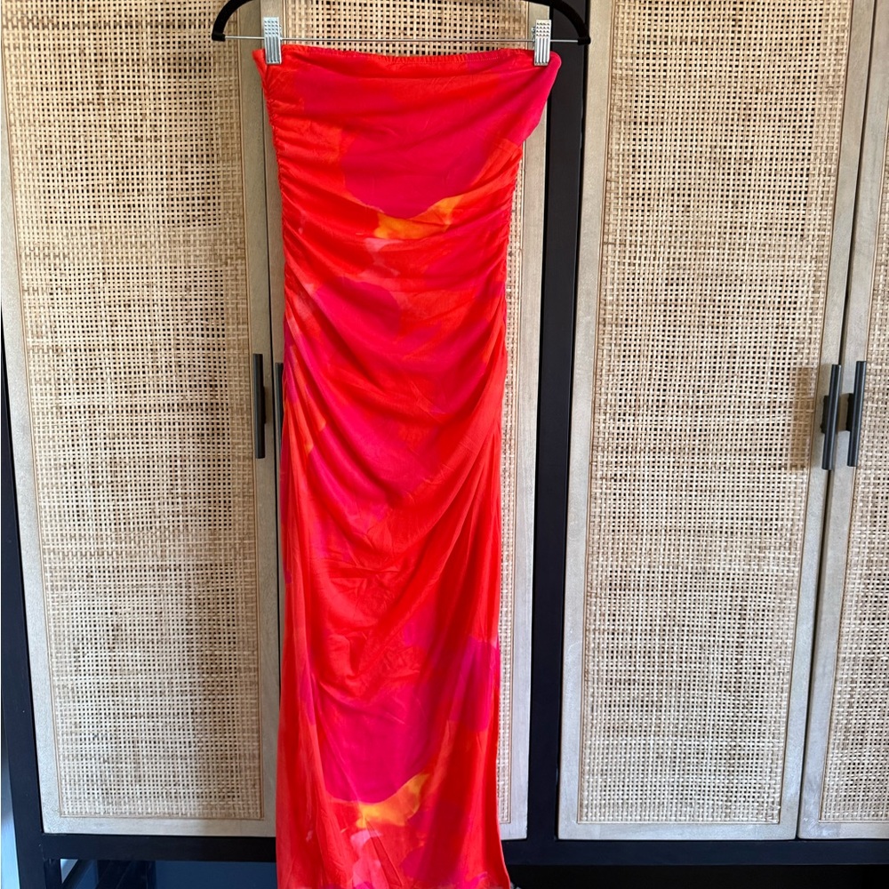 Strapless Women’s Swim Sarong in Vibrant Red-Pink